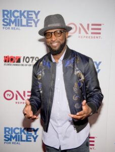 A picture of Rickey Smiley at an event